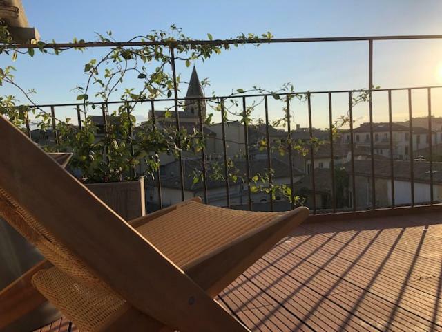 Appartement Avec Terrasse Panoramique Au Coeur De Ним Екстериор снимка